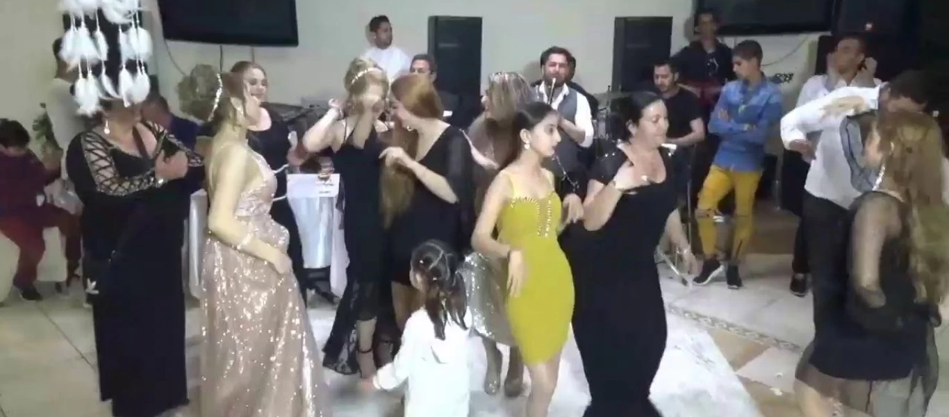 Απίστευτο: Live γλέντι σε αρραβώνα Ρομά στον Βόλο παρά τα μέτρα για την επιδημία (βίντεο)